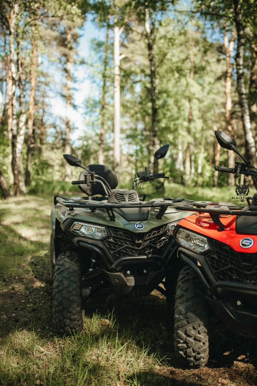 квадроциклы CFMOTO GuardKvadro на лесной площадке