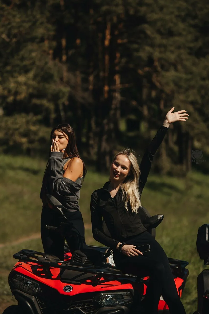 девушки на квадроцикле GuardKvadro в Москве